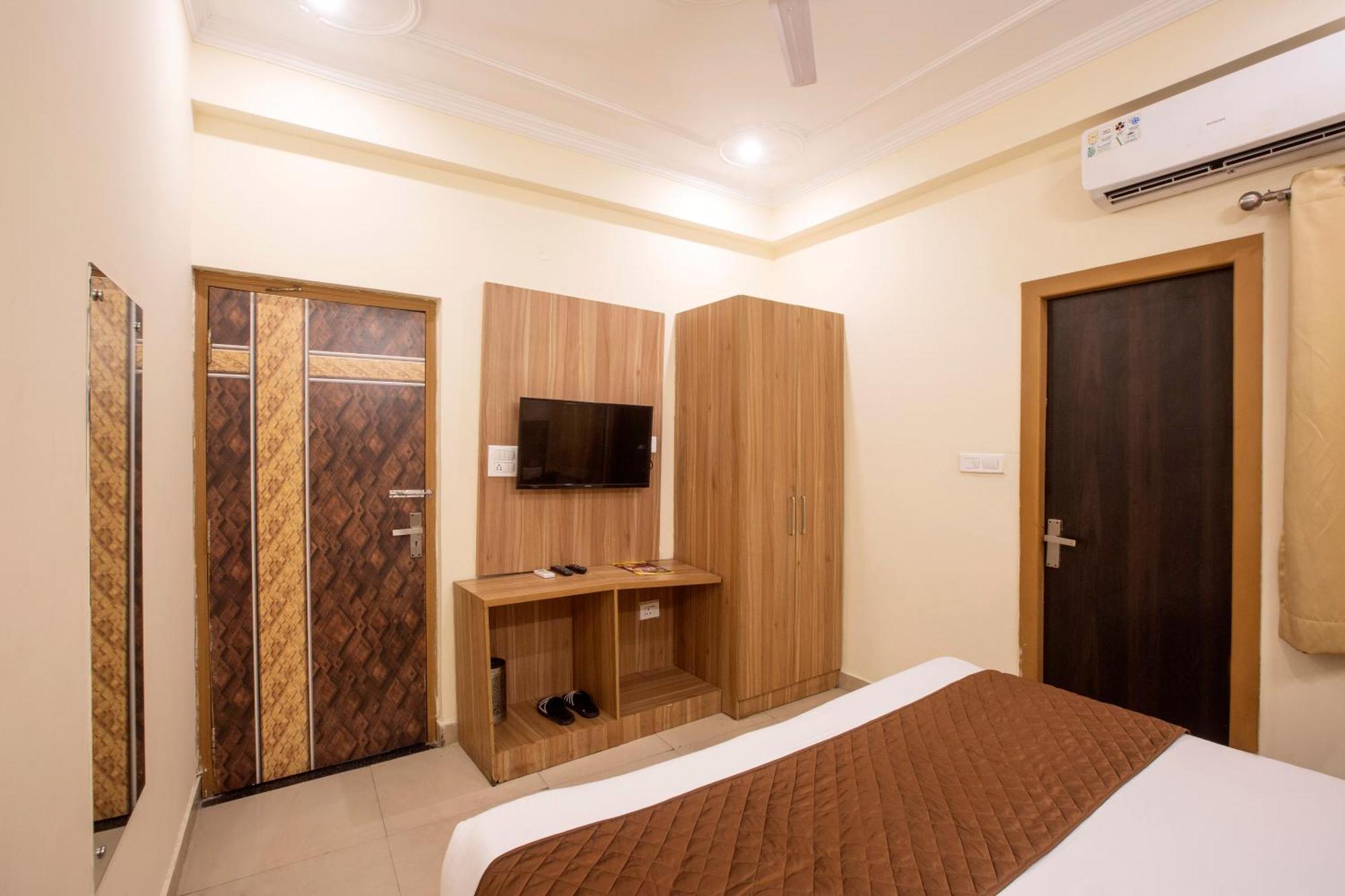 Hotel Lemon Suites & Banquet Noida Sector 62 Kültér fotó