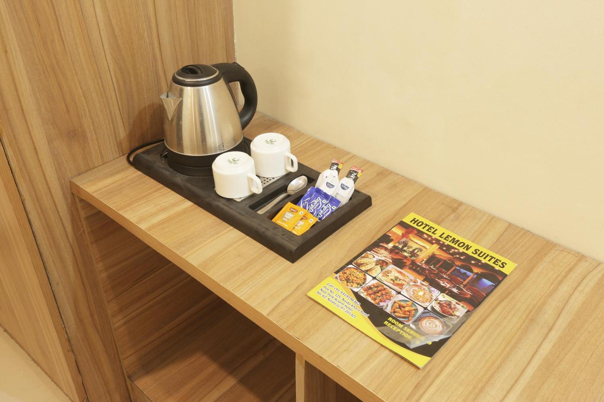Hotel Lemon Suites & Banquet Noida Sector 62 Kültér fotó