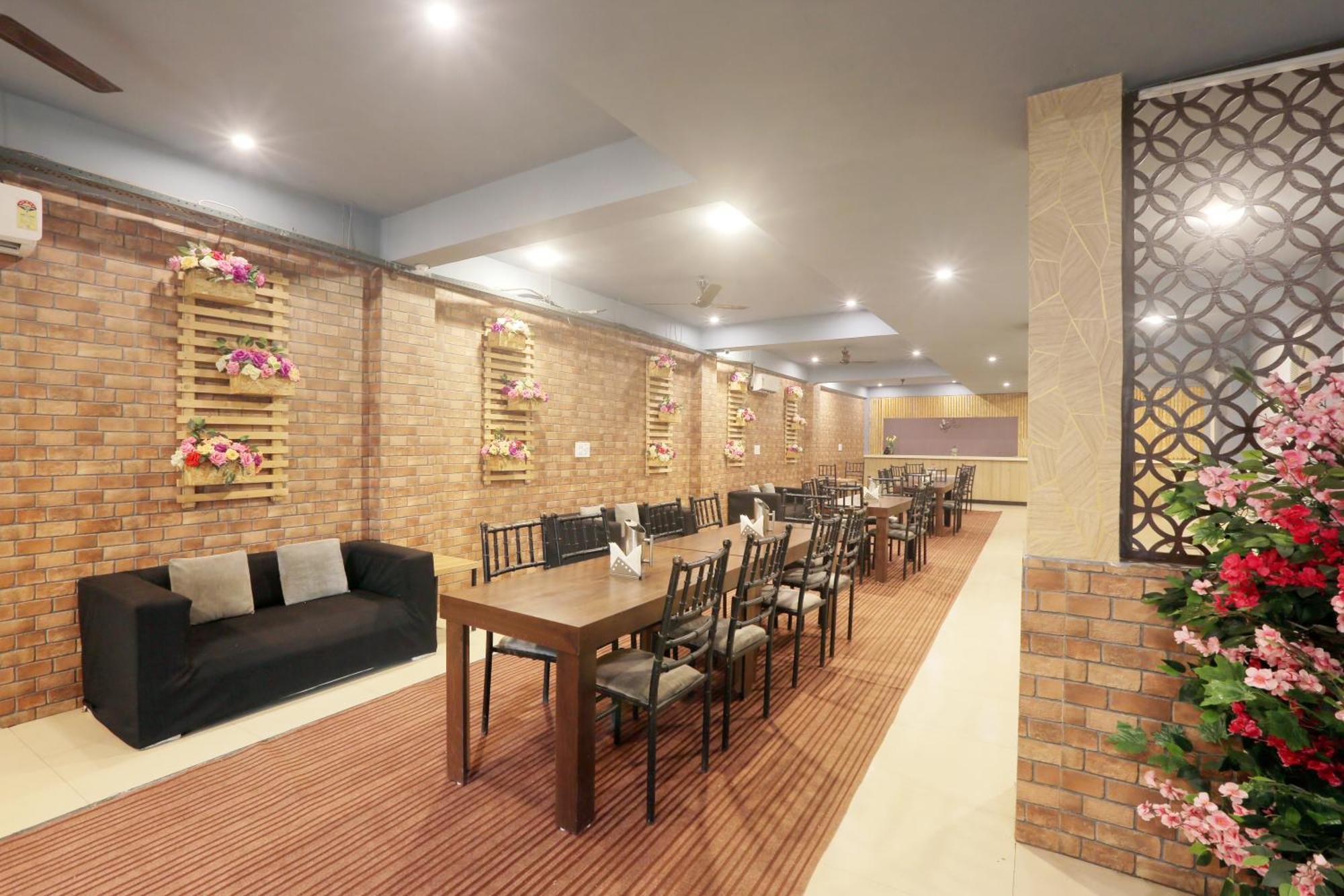 Hotel Lemon Suites & Banquet Noida Sector 62 Kültér fotó