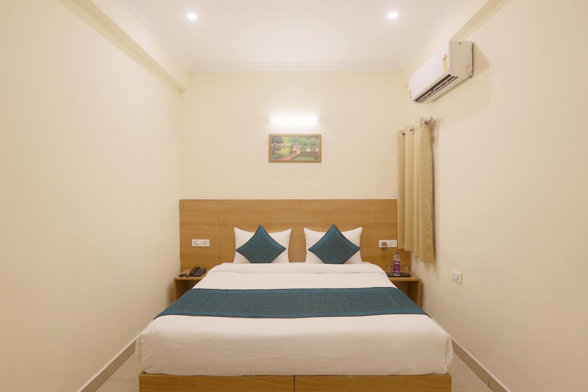 Hotel Lemon Suites & Banquet Noida Sector 62 Kültér fotó