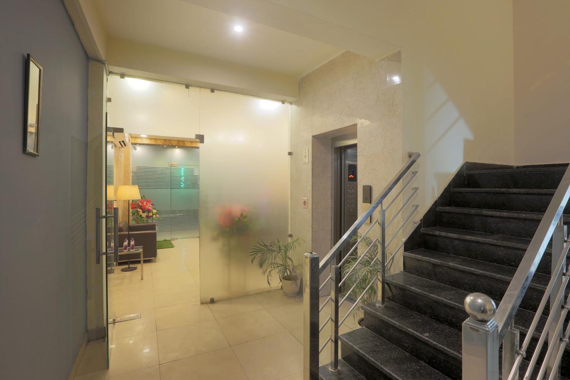 Hotel Lemon Suites & Banquet Noida Sector 62 Kültér fotó