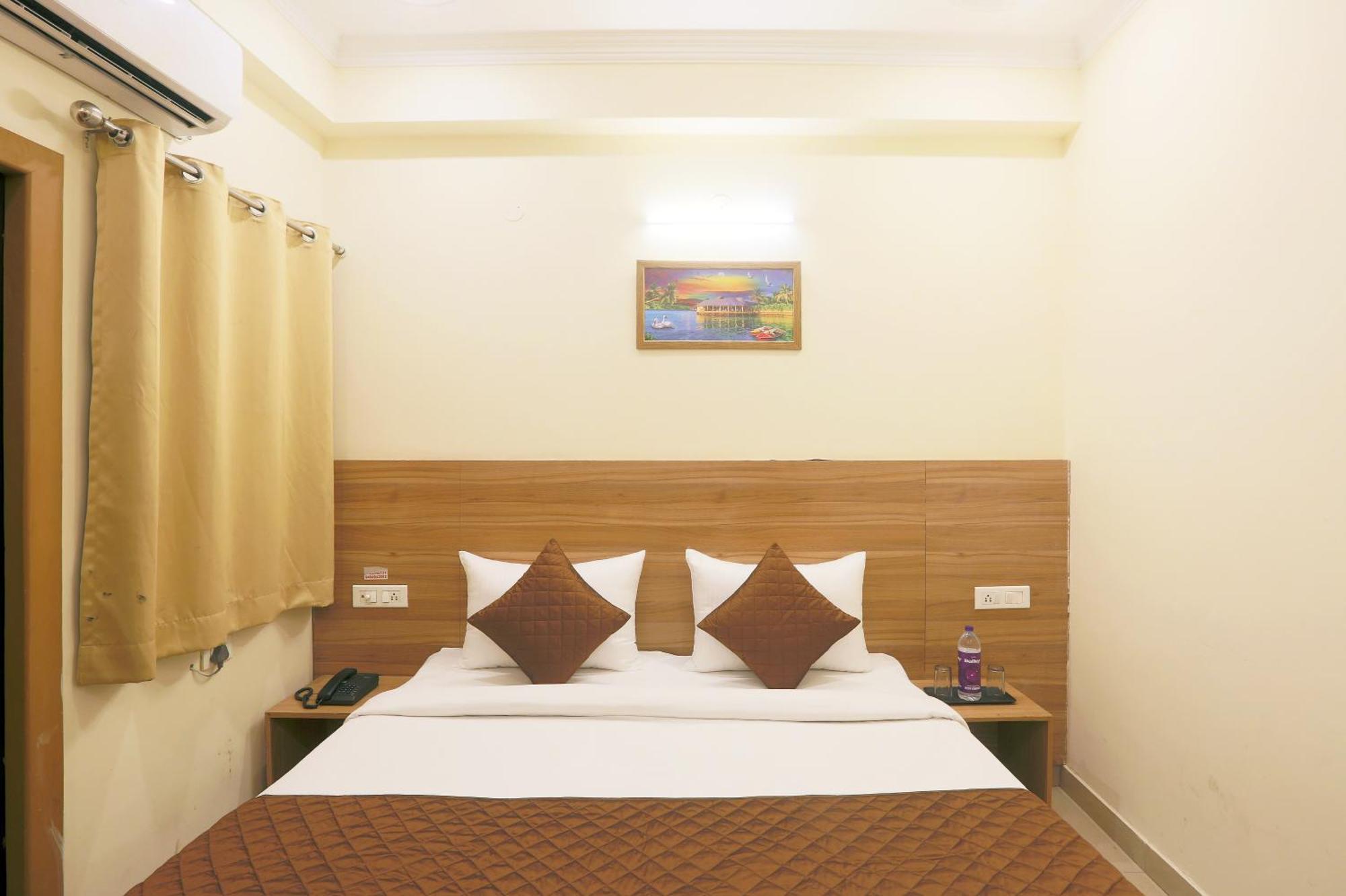 Hotel Lemon Suites & Banquet Noida Sector 62 Kültér fotó