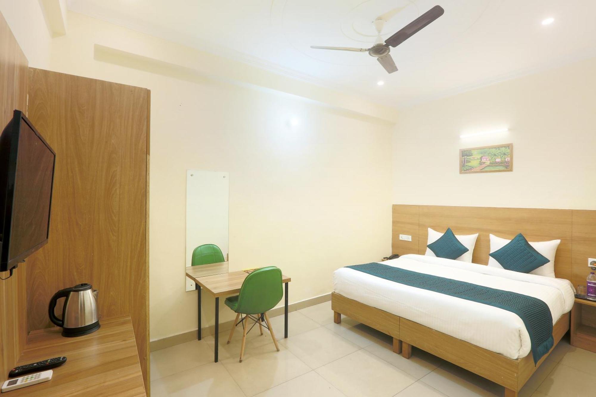 Hotel Lemon Suites & Banquet Noida Sector 62 Kültér fotó