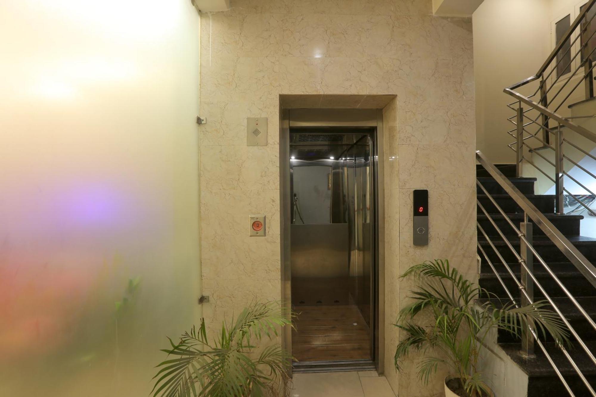 Hotel Lemon Suites & Banquet Noida Sector 62 Kültér fotó