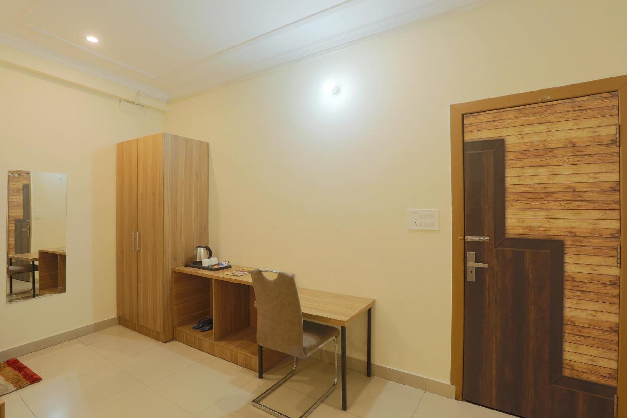 Hotel Lemon Suites & Banquet Noida Sector 62 Kültér fotó