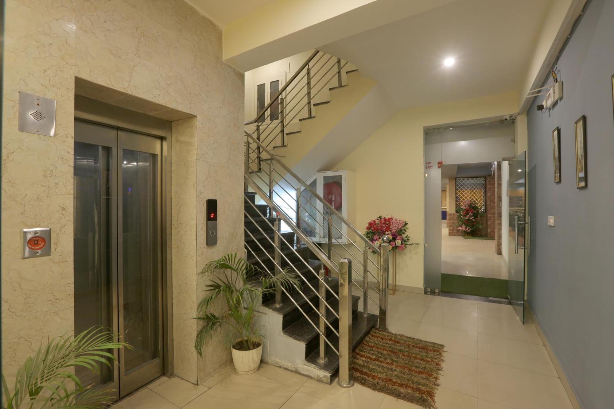 Hotel Lemon Suites & Banquet Noida Sector 62 Kültér fotó