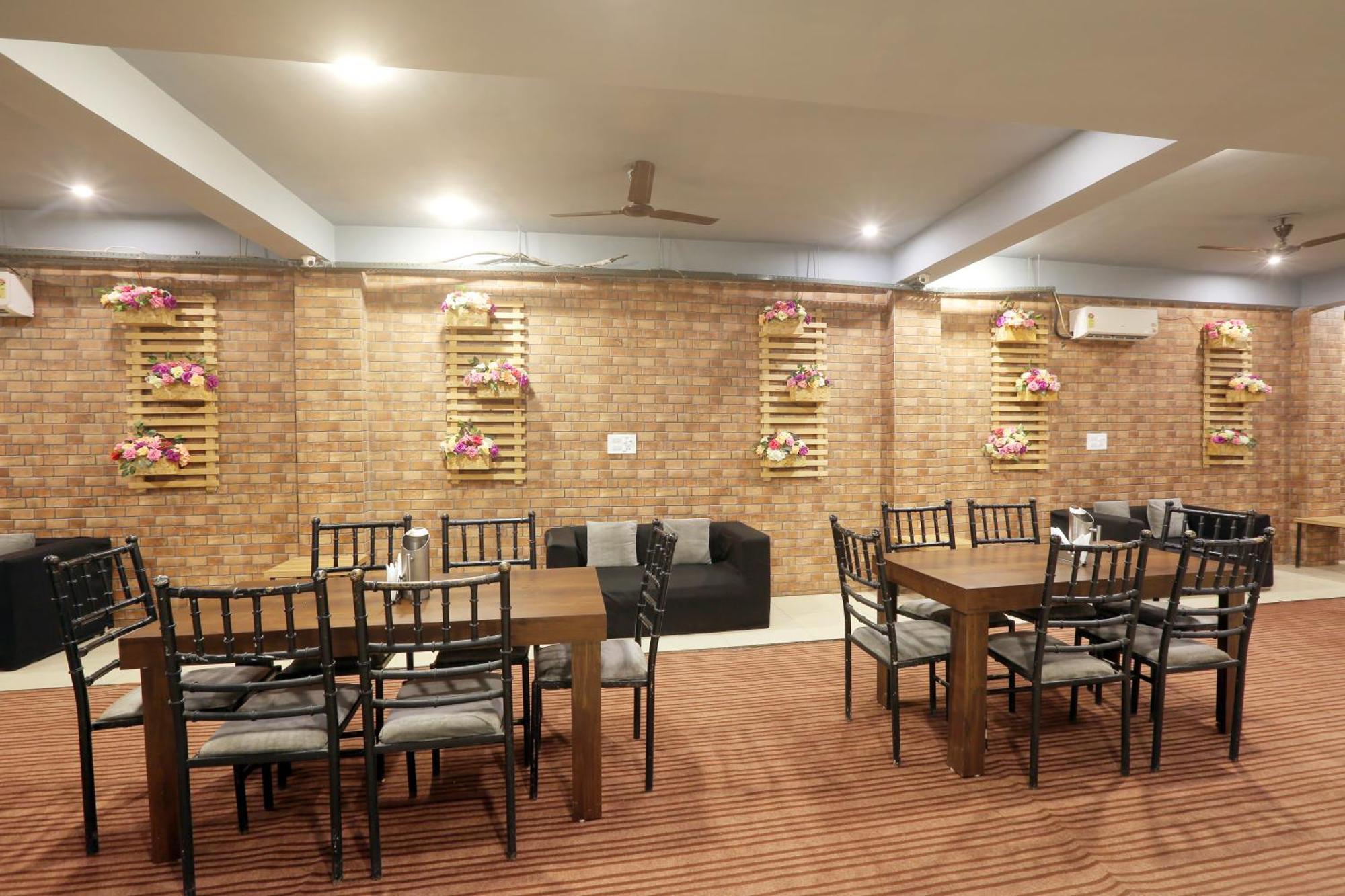 Hotel Lemon Suites & Banquet Noida Sector 62 Kültér fotó